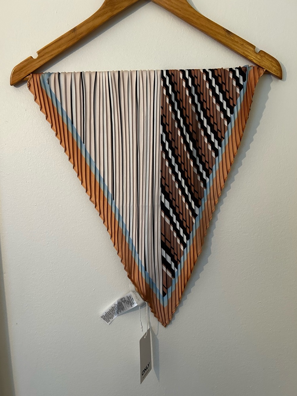 NWT ONLY Kassandra Pleated Satin Scarf in Tan and Light Blue